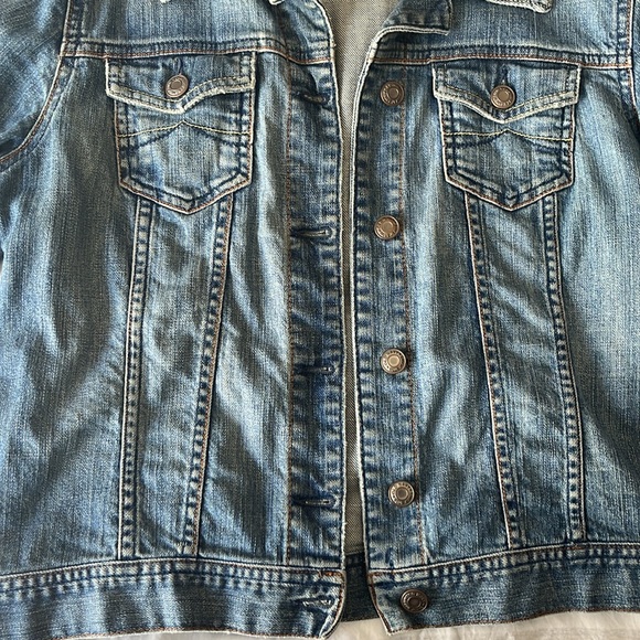 Women’s Old Navy Denim Jacket - Medium - Picture 3 of 6